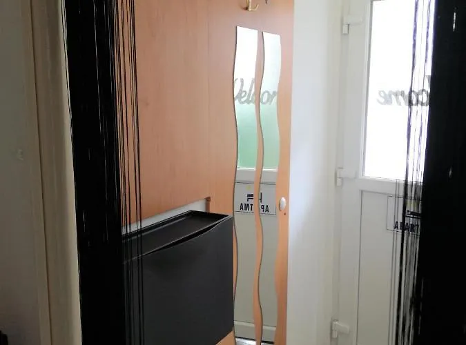 R.i.s.-rest In Siska Duplex Liubliana